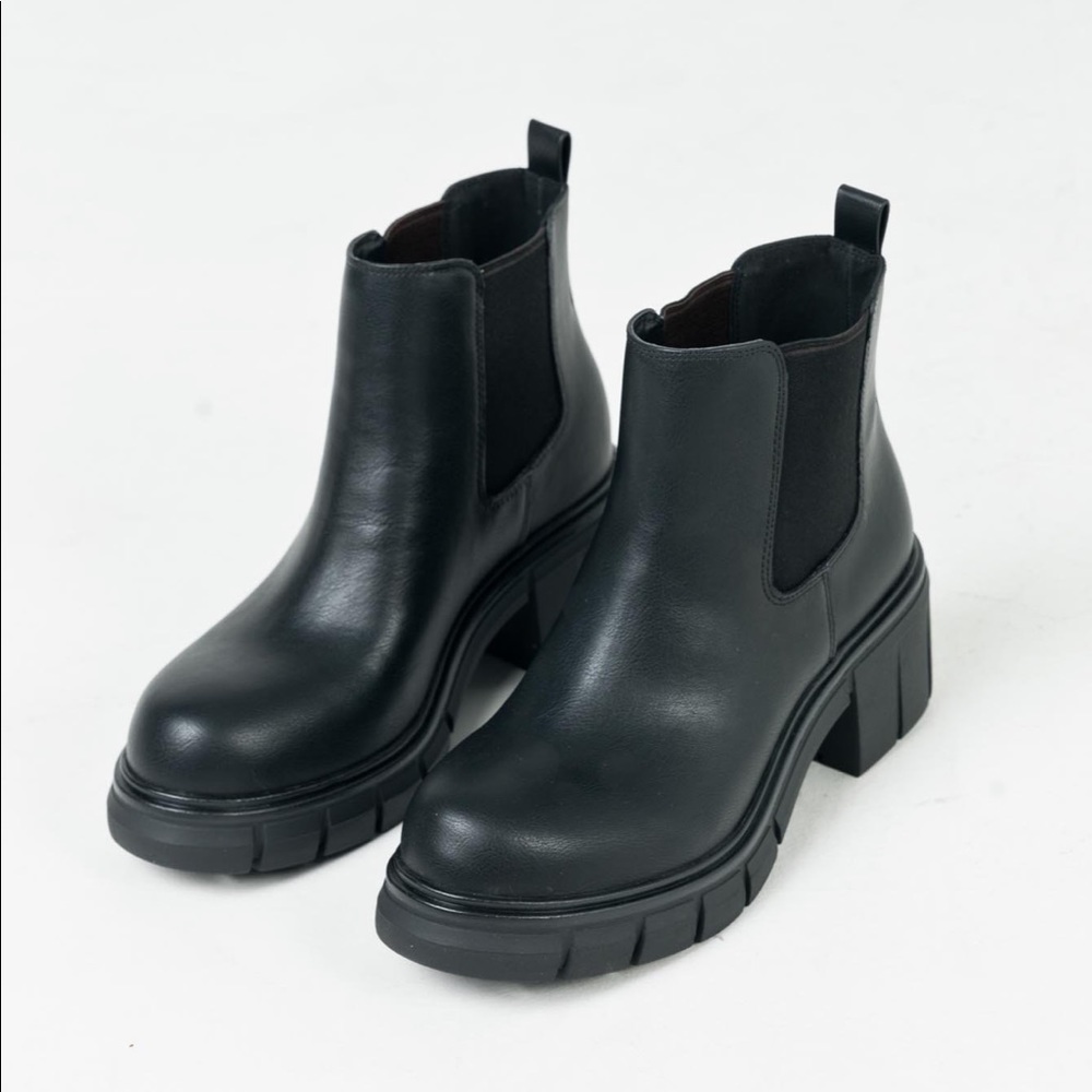 SOLD Princess Polly DAMAGE BOOTS BLACK - Picture 1 of 8